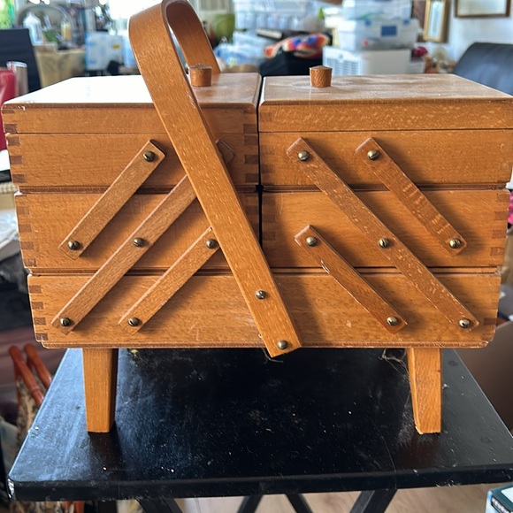 Vintage Mid Century Solid Wood Cantilever Sewing Box - Picture 6 of 6